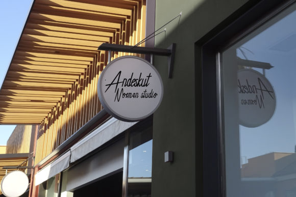 Andeskut: A Charming Script Font